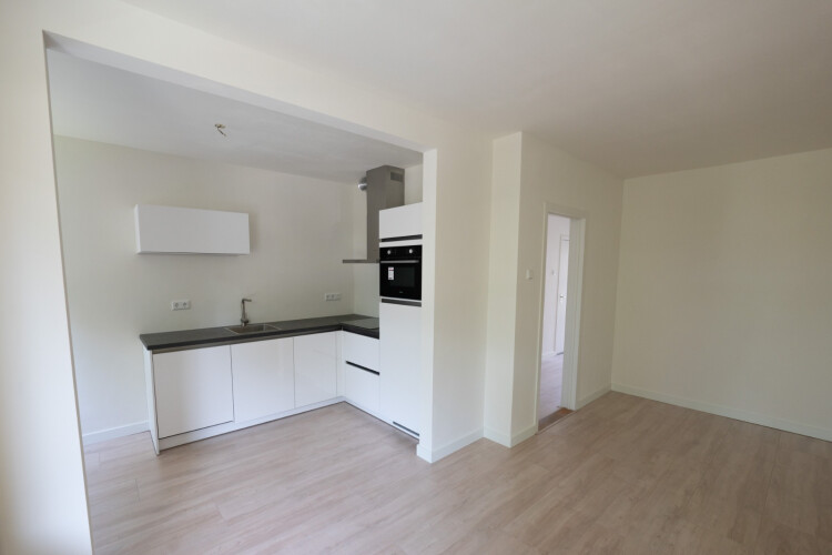 Woonkamer met open keuken